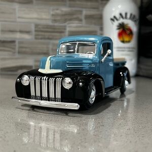 1942-47 Ford JAILBAR Pickup Vintage Die-cast Truck Scale: 1/24